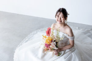 富山のフォトスタジオでフォトウェディングを行ったドレス姿の新婦の前撮り写真