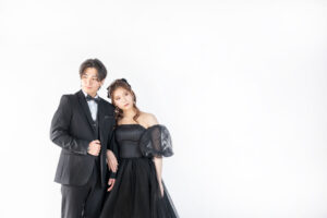 富山のコアラでブラックドレスで撮影した新郎新婦