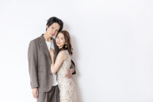 富山のコアラで洋装スタジオフォトウェディングを行なった新郎新婦