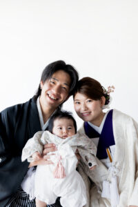 富山のコアラで和装スタジオフォトウェディングを行なった新郎新婦の富山ファミリーフォトウェディング