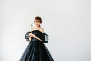 富山のコアラでブラックドレスを着た花嫁