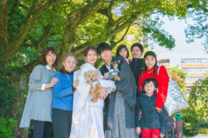 富山のコアラで和装ロケーションファミリーフォトウェディングを行なった新郎新婦と家族と親戚