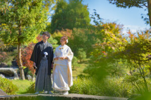 富山のコアラで洋装フォトウェディングを行なった新郎新婦の白無垢と紋付袴