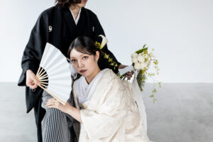 富山市にあるドレスショップコアラで撮影した和装姿の新郎新婦の1枚