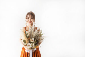 富山のコアラで花嫁がテラコッタドレスを着ている様子