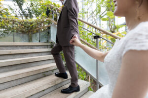 富山のコアラで洋装ロケーションフォトウェディングを行なった新郎新婦のフォトウェディング