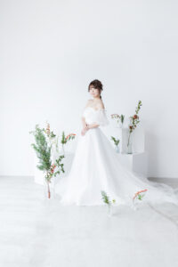 富山のコアラでウェディングドレスを着て撮影する花嫁のフォトウェディング