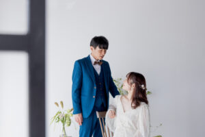 富山のコアラで洋装スタジオ撮影を行なった新郎新婦のフォトウェディング