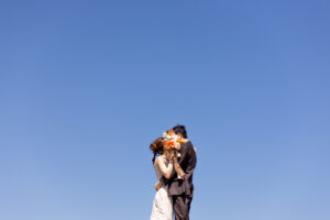 富山のコアラで洋装ロケーションフォトウェディングを行なった新郎新婦のフォトウェディング