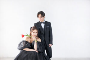 富山のコアラでブラックドレスを着て撮影した新郎新婦のフォトウェディング