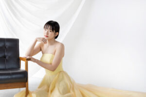 富山のコアラのスタジオでイエロードレスを着た花嫁のフォトウェディング