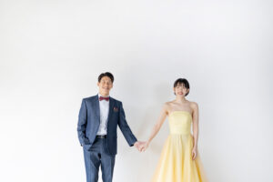 富山のコアラで撮影したイエロードレスの新郎新婦のフォトウェディング