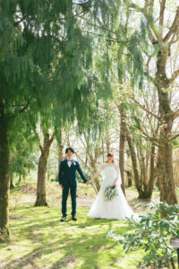 富山のコアラで洋装ロケーションフォトウェディングを行なった新郎新婦のフォトウェディング