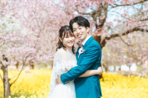 富山のコアラで桜と共にフォトウェディングを行なった新郎新婦のフォトウェディング