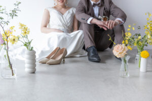 富山のコアラのスタジオで撮影する新郎新婦のフォトウェディング