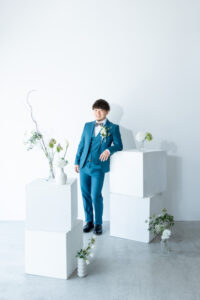 富山のコアラのスタジオで新郎メインで撮影するソロショット