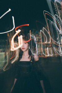 富山のコアラでナイトロケーションフォトウェディングを行なった花嫁のソロショット